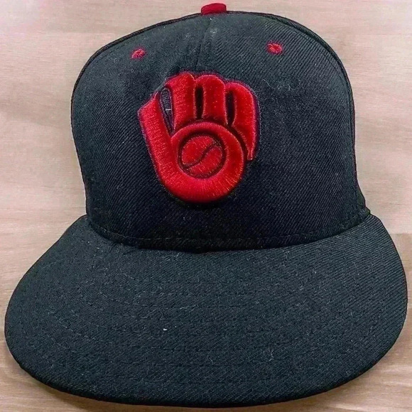 New Era 59Fifty Men's Hat MLB Basic Milwaukee Brewers "Glove" Black Fitted 7 1/4 - Picture 1 of 10